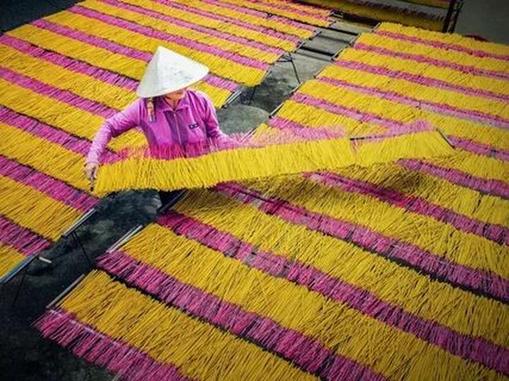 Nội dung: Trong một bóng mát trong mùa hè nóng bỏng, một cột mốc trong lịch sử nhạc